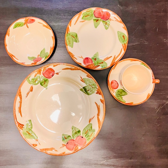 Authentic Franciscan Ware complete severing for 8 plus 4 bonus cereal bowls - Picture 2 of 3